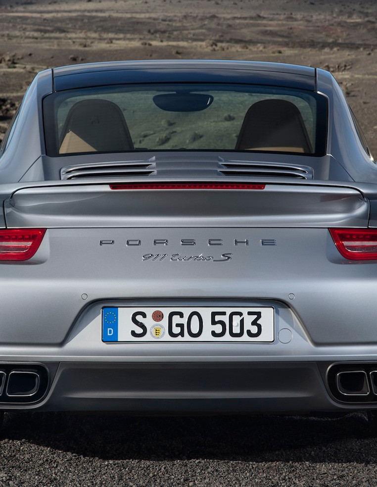 logo lettrage Porsche couleur argent chromé