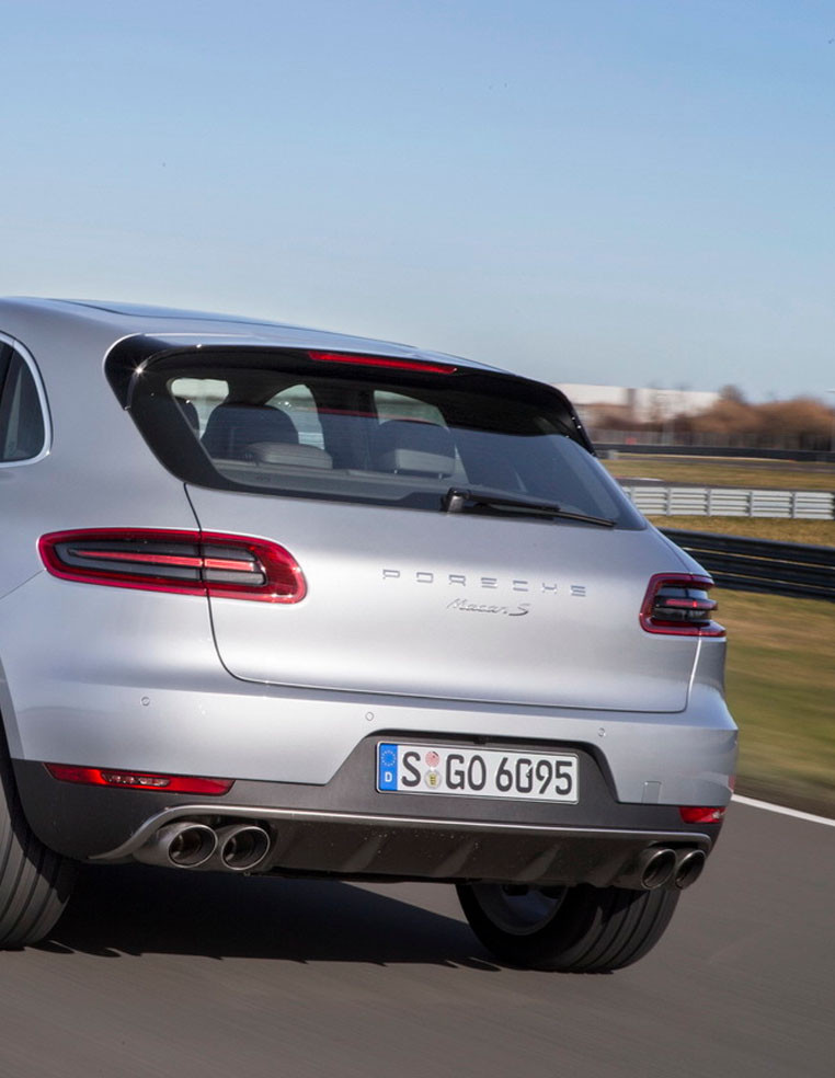logo embleme porsche macan coffre arrière finition argent