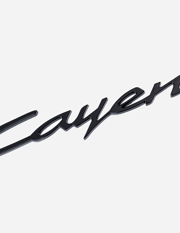 Logo emblème monogramme insigne Porsche Cayenne E3 II finition noir brillant