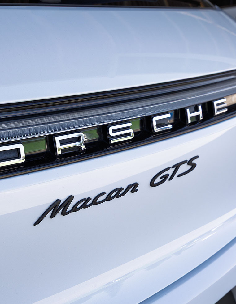 Lettrage Porsche Macan GTS – Emblème arrière noir mat brillant