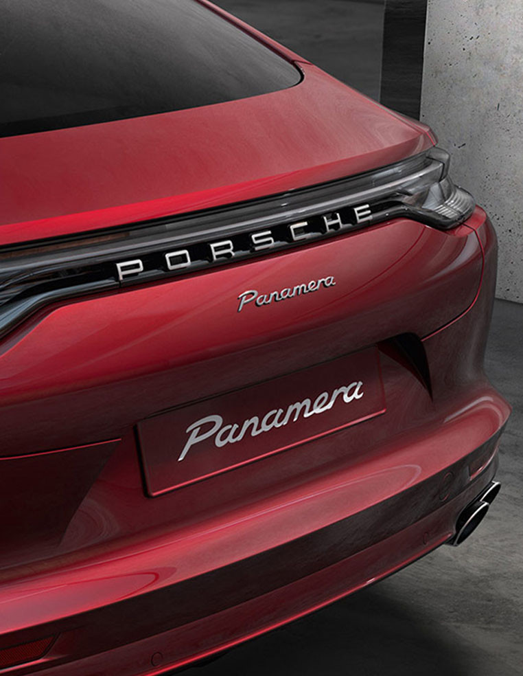 Emblème Panamera chromé pour hayon arrière de Porsche