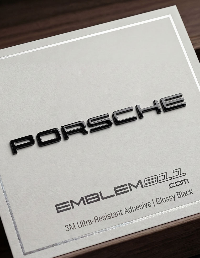 Lettrage Logo Emblème PORSCHE pour hayon arrière finition noir brillant