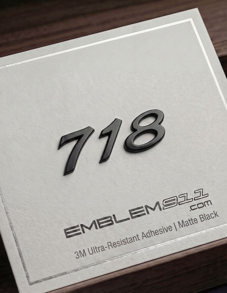 Lettrage logo sigle 718 noir mat pour coffre arrière Porsche